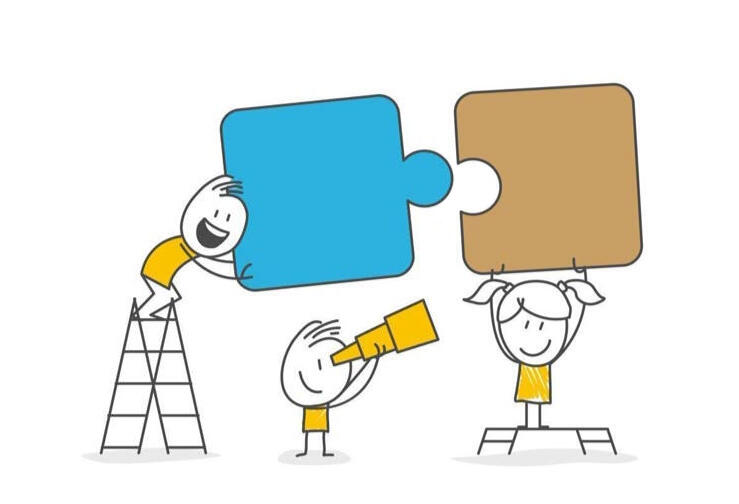 bambini creano puzzle